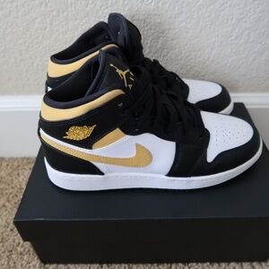 Air Jordan 1 Mid Pollen White Black Women's 7